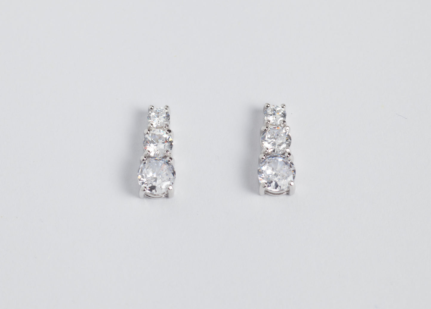 TRILOGY Orecchini in argento 925 rodiato e zirconi 5 mm