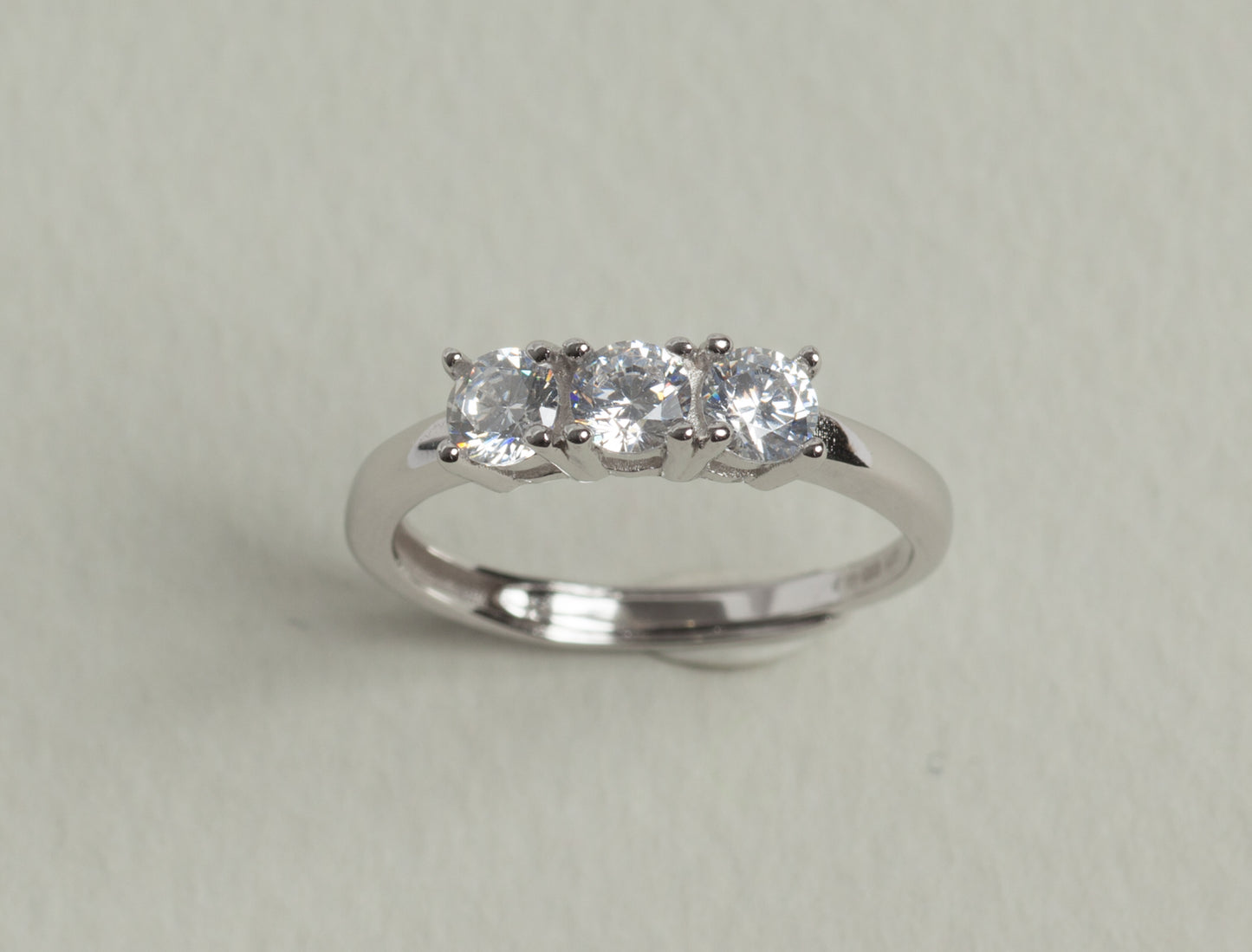 TRILOGY Anello in argento 925 rodiato e zirconi 4 mm