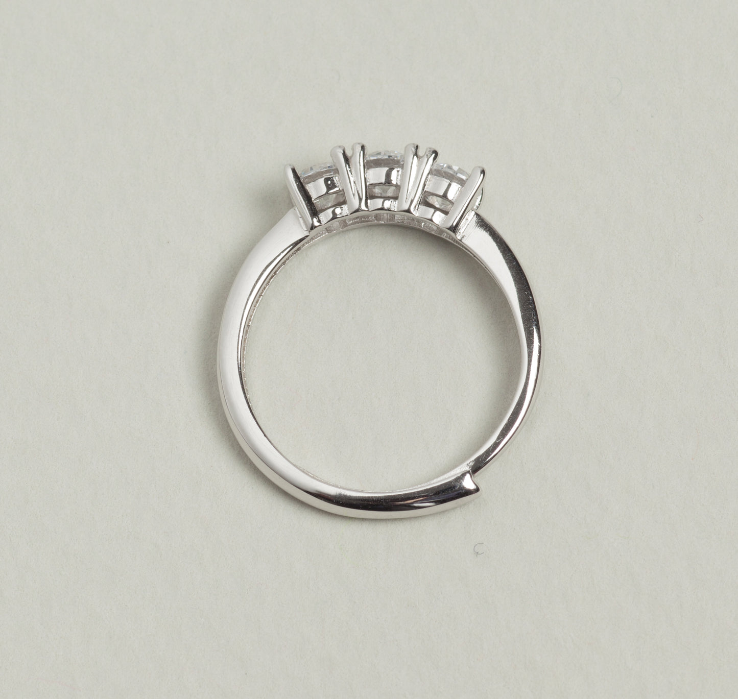 TRILOGY Anello in argento 925 rodiato e zirconi 4 mm