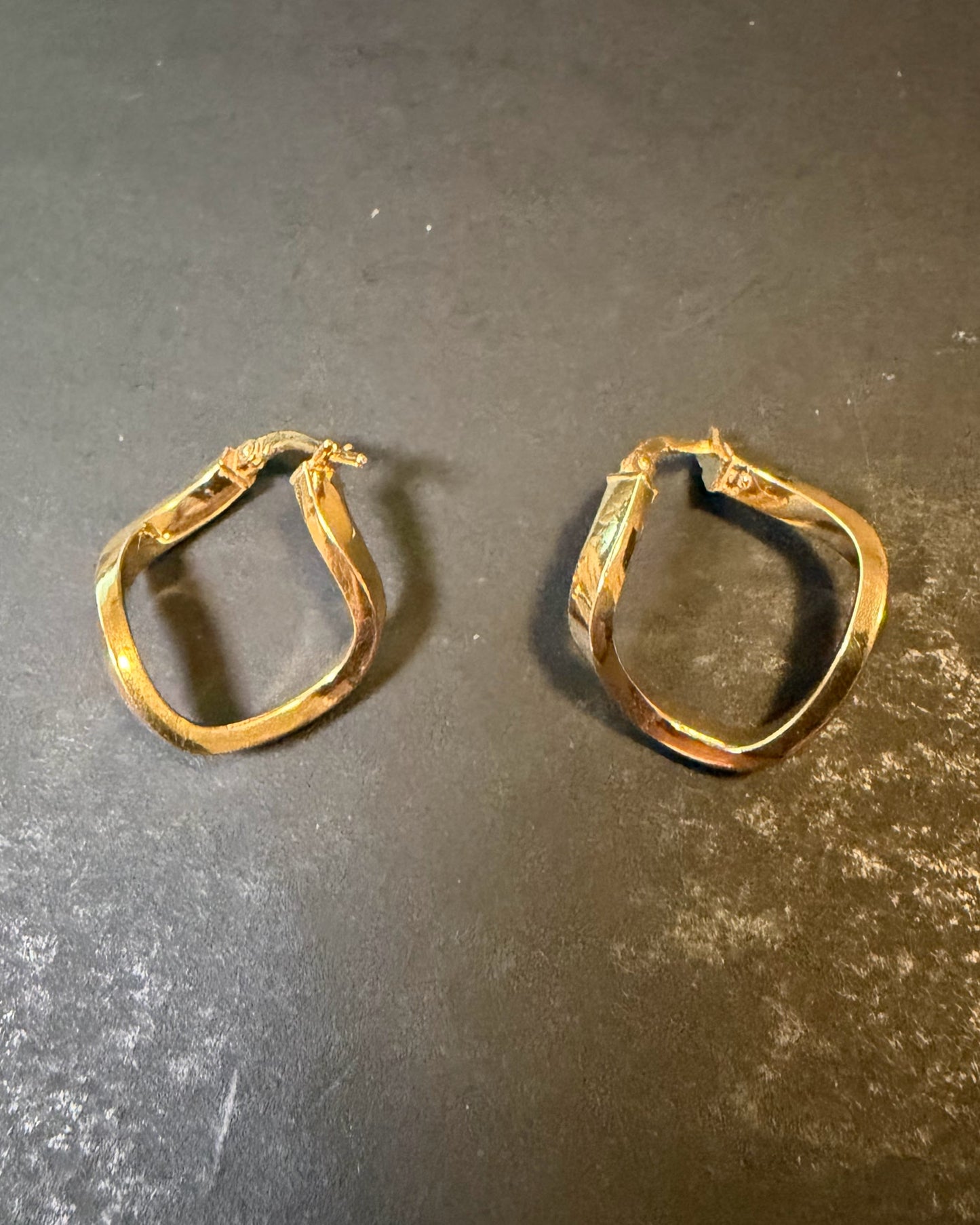 Hyperloop Square Sharp